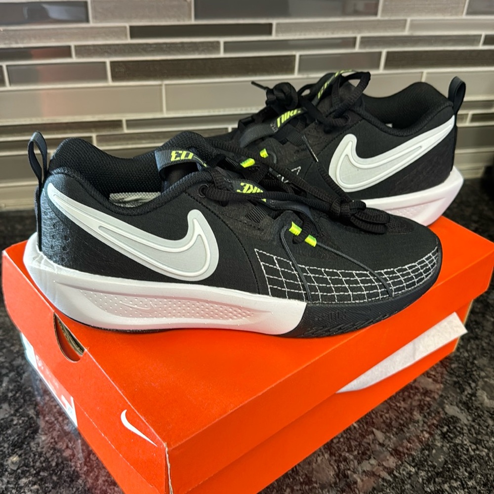 Nike GT cut 3 basketball shoes